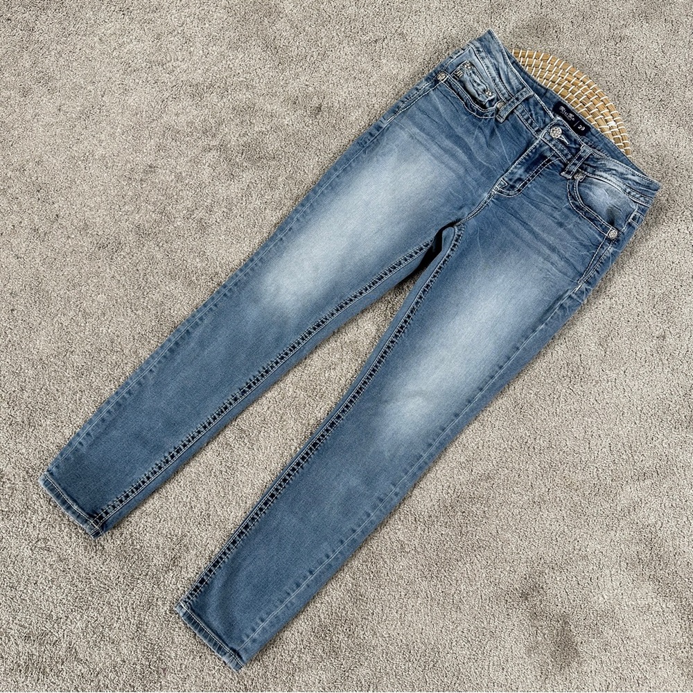 Miss Me Women’s Hailey Skinny Jeans Low Rise Embellished in Medium Wash 29 - Picture 2 of 16
